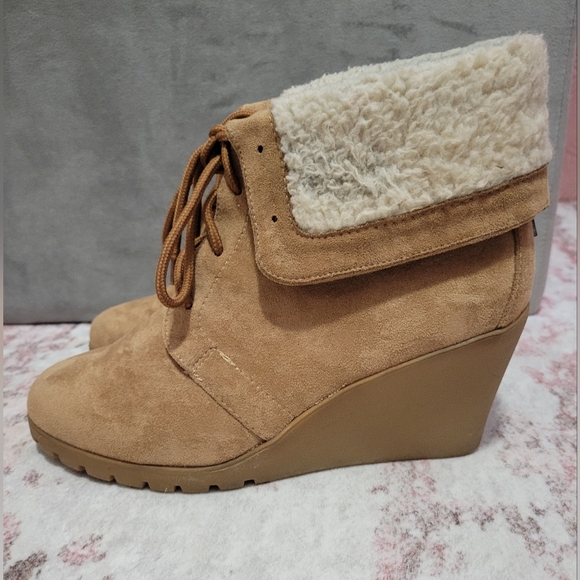 Nautica Wedge Ankle Booties With Sherpa Upper - 8.5 - Picture 4 of 5